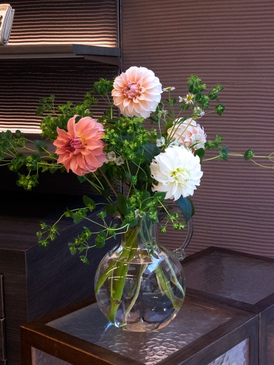 花言葉は「感謝」「優雅」 | 文庫屋大関
